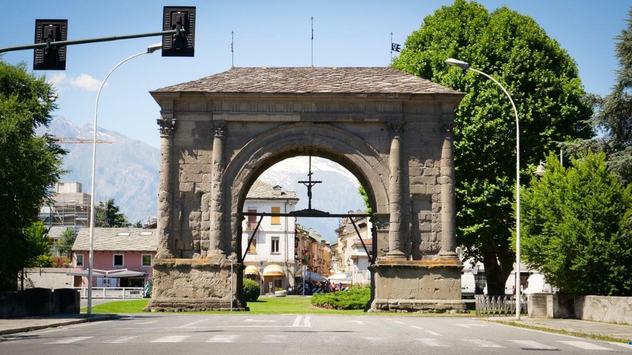 Nuovo Appartamento In Centro Con Posto Auto Incluso 아오스타 외부 사진